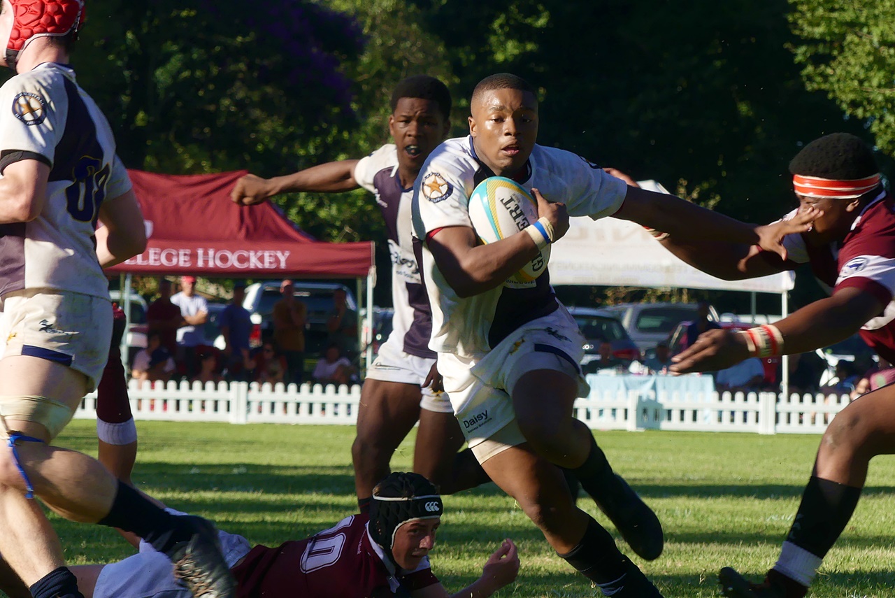 Unathi Mayekiso burst through the Kearsney defence to score Northwood’s fourth try.