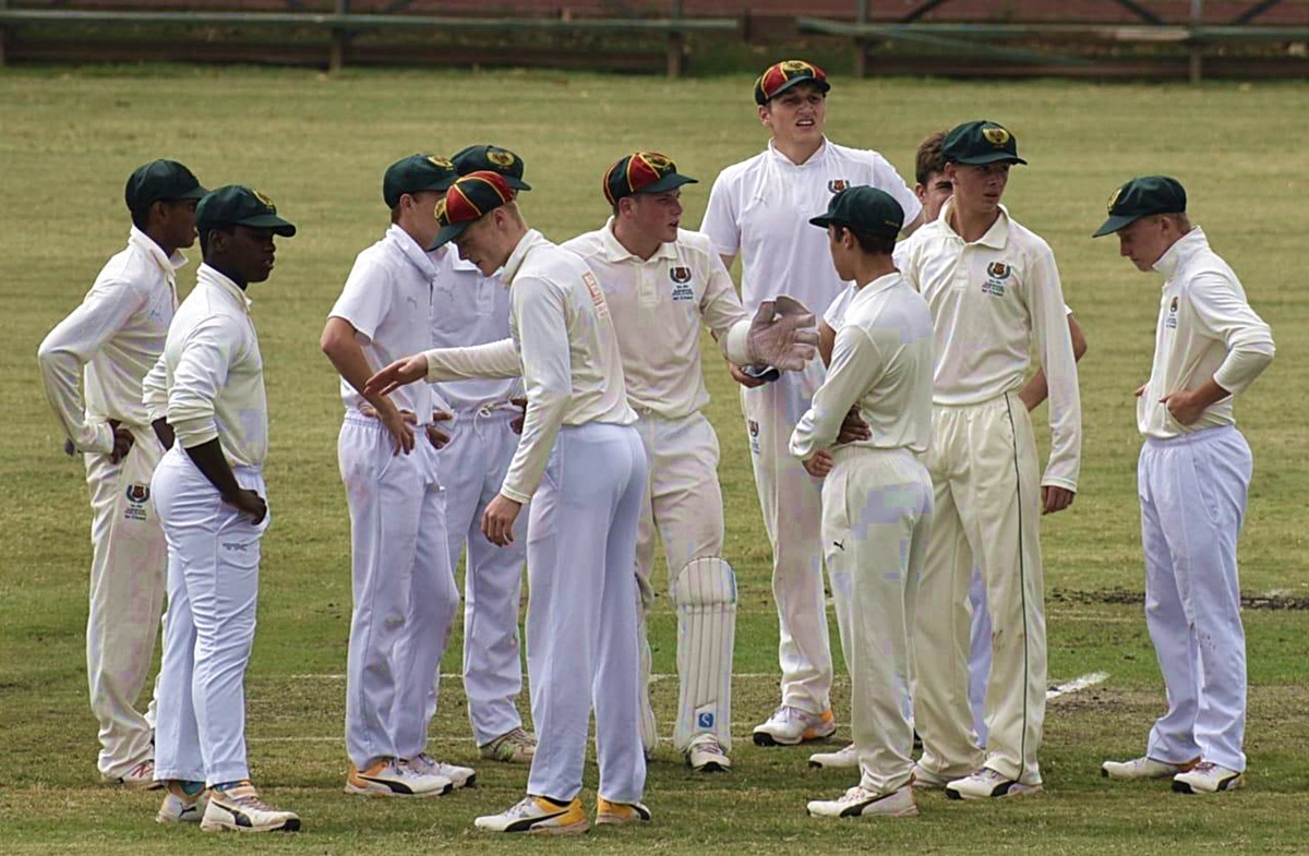 SJ de Klerk rallies his troops as they gather on the pitch.