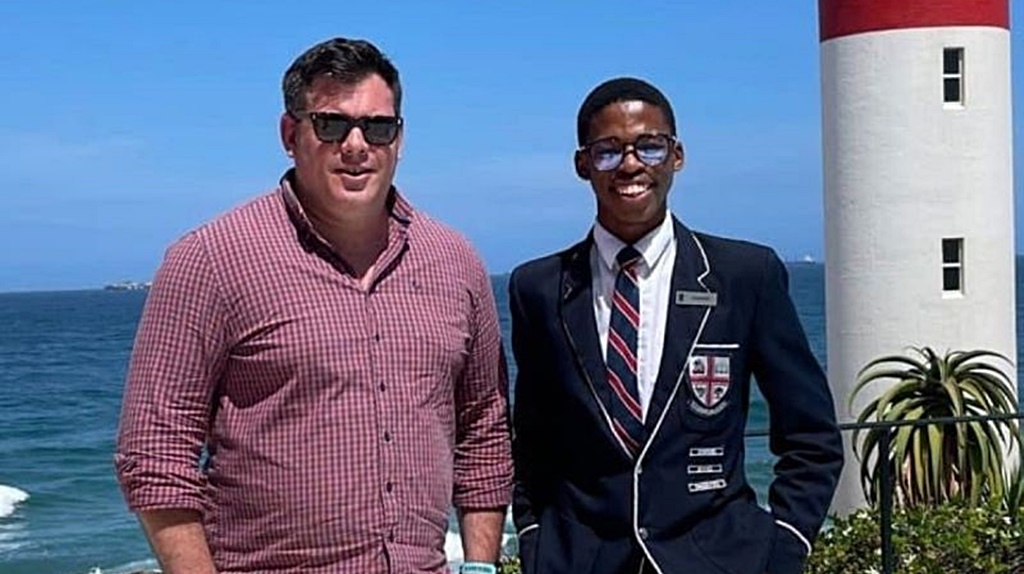 When Gareth Hayes, on a trip from the UK to South Africa, visited Thando Mzimela, they took time out to spend a day together, including visiting Umhlanga Rocks, where Gareth treated Thando to lunch at the renowned Oyster Box. Restaurant 