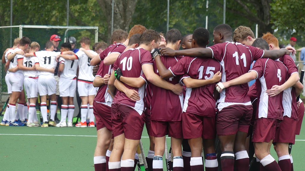 FInal words before the start of the match. (Photo: Brad Morgan)