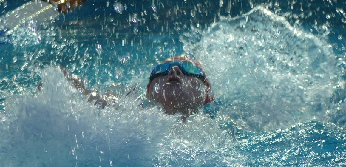 Swimming at the Nestor Pierides Gala. (Photo: Brad Morgan)