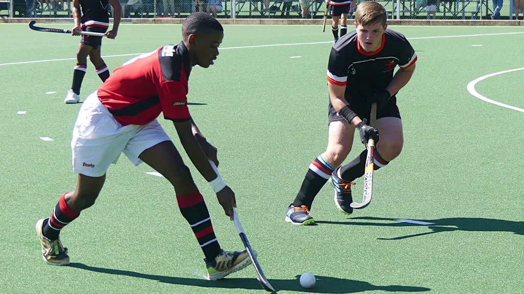 Clifton's defence did a good job of policing College's efforts to find a late equaliser as the clock ticked towards the end of the game. (Photo: Brad Morgan)