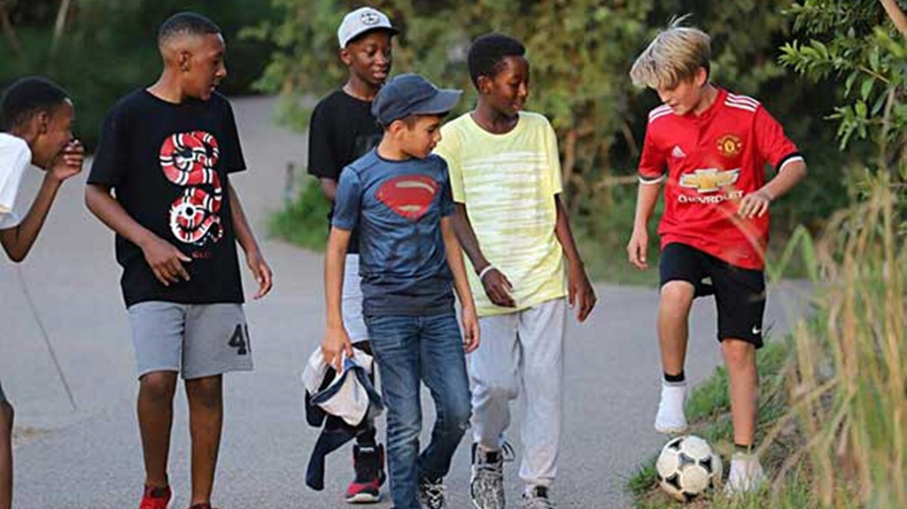 Muako Maepa's late friend, Santino Da Silva (right), who served as inspiration for the Santuako Movement Football Clinics. (Photo: https://illummination.com/)