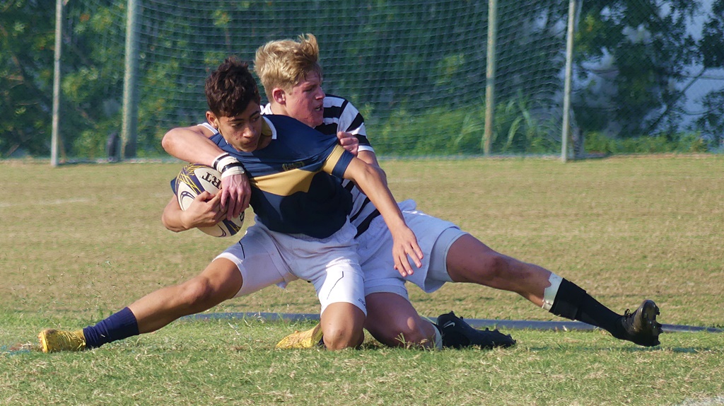 Saint Charles manage a narrow win over Hilton. The referee deemed this tackle to be high, and to have prevented a try, so awarded Saints a penalty try. (Photo: Brad Morgan)