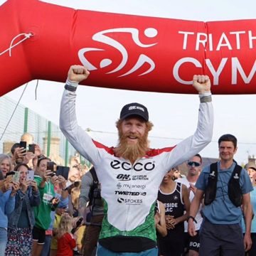 Old Hiltonian Sean Conway sets extreme triathlon world record