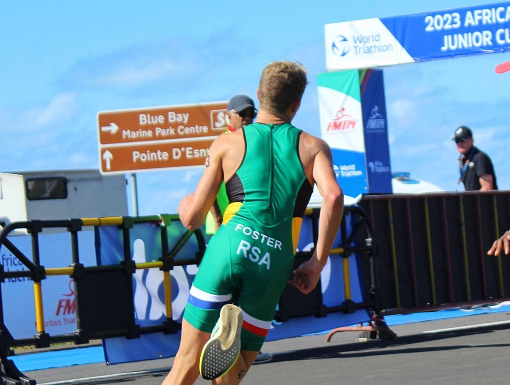 With the sign for Blue Bay, Mauritius in the background, Nathan Foster charges towards home on the running leg of the 2023 African Triathlon Sprint Championships.