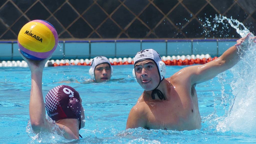 The semi-final between Kearsney and Hilton was a treat for the neutral. Possibly a tad too nail-biting for the supporters of the two teams, though. (Photo: Brad Morgan)