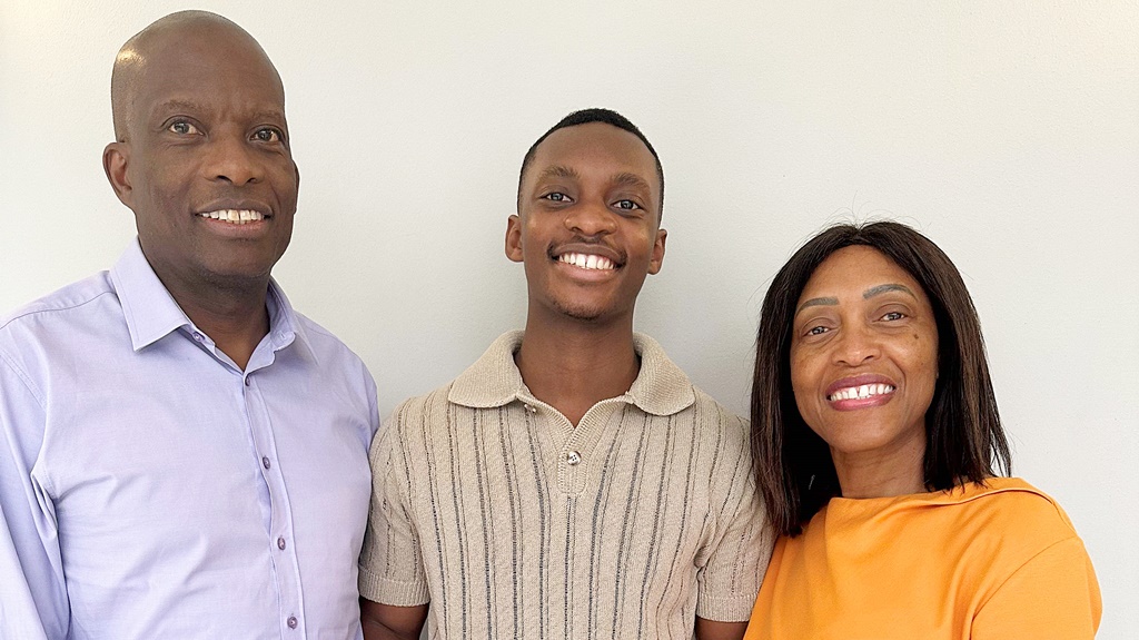 Kearsney Dux Anesu Chimusoro and his proud parents celebrate his outstanding academic achievements.