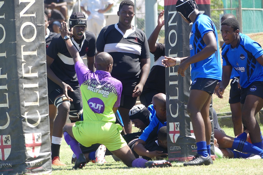 Clifton forced their way over for a first half try next to the uprights, with the referee in perfect position to see the ball being dotted down. (Photo: Brad Morgan)