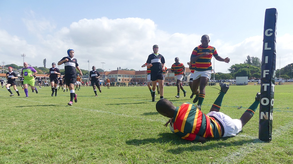 Glenwood's beefy u14A team scored a try in each half - this one was late in the first half - to claim a bruising win over their Clifton counterparts. (Photo: Brad Morgan)