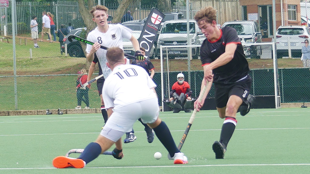 Clifton's flowing counterattacks put St Charles under heavy pressure in the clash of the 1st XIs on the Riverside Sports Club Astro. (Photo: Brad Morgan)