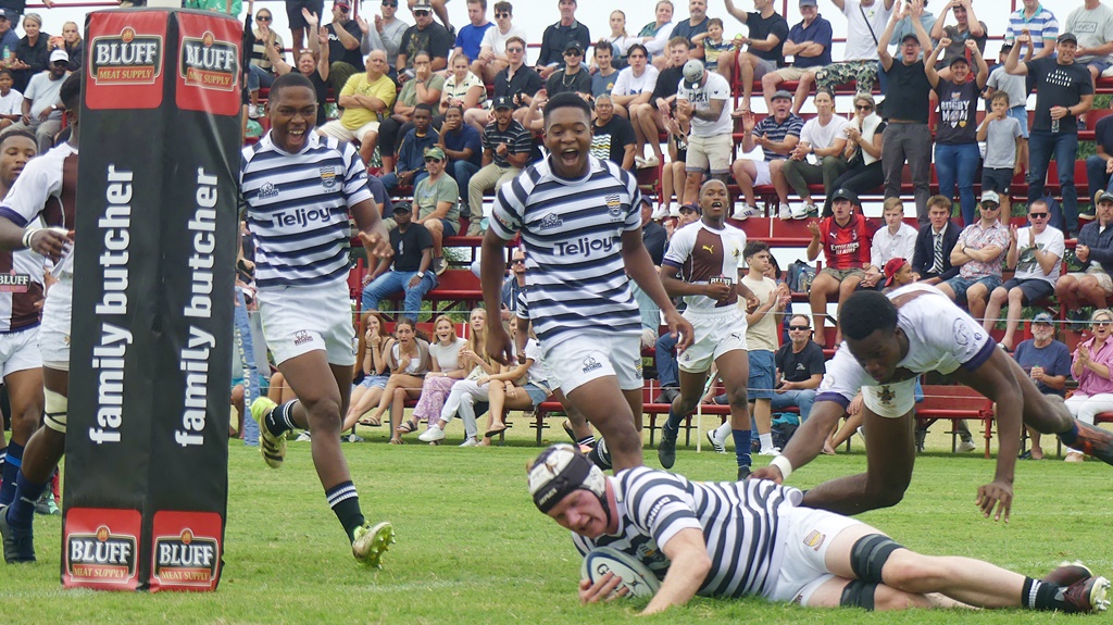 Jeppe's first try was rather against the run of play, but it was the first of a number of long-range efforts from the visitors. (Photo: Brad Morgan)