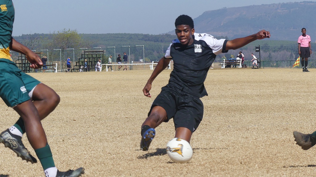 Striker Andile Ngubane raced onto a through ball and nudged it past the onrushing goalkeeper to secure Clifton a 1-0 win over Glenwood, which made Group B a very entertaining watch. (Photo: Brad Morgan)