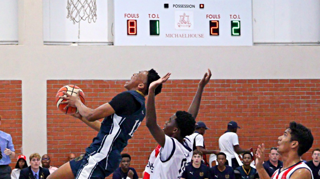 Nkosinathi Mbele drive towards the hoop in Saints' narrow 67-66 victory over Michaelhouse in Balgowan.